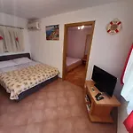 With Parking Space - Trogir - 6117 Vinišće