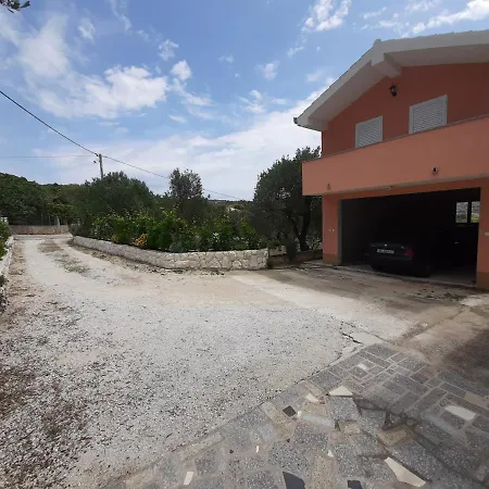 Apartments With Parking Space Vinisce, Trogir - 6117