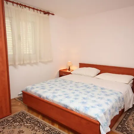 Apartments With Parking Space Vinisce, Trogir - 6117 Apartman *