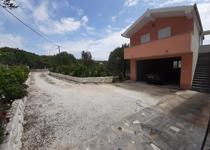 Apartments With Parking Space Vinisce, Trogir - 6117
