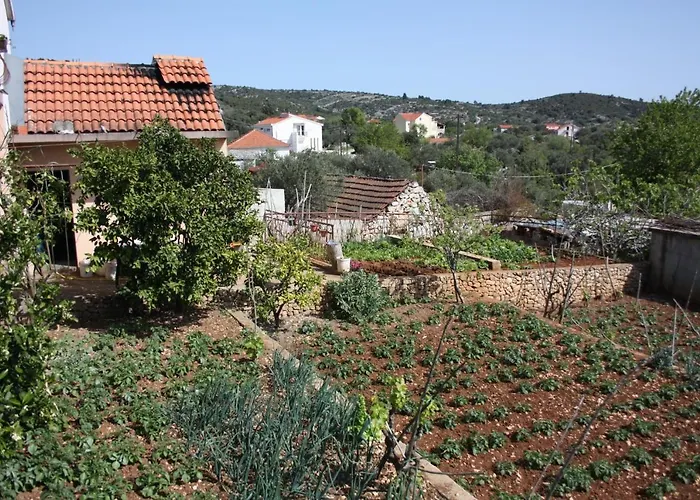 Apartments With Parking Space Vinisce, Trogir - 6117 Apartman *