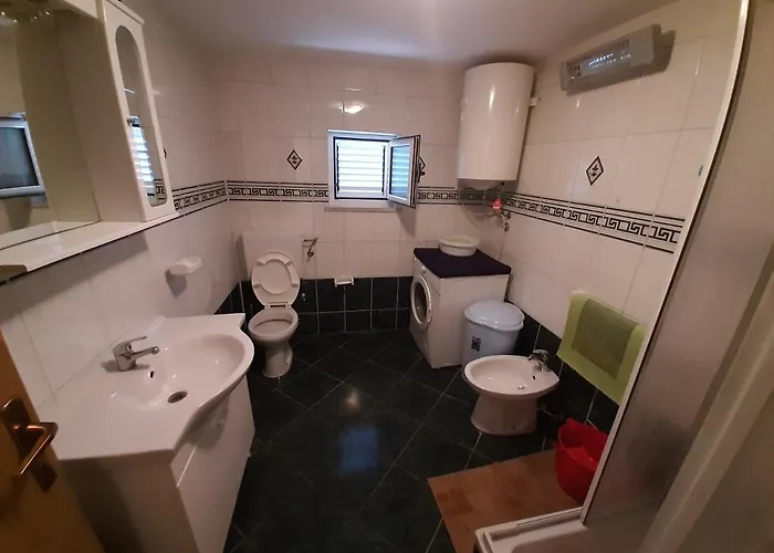 Apartments With Parking Space Vinisce, Trogir - 6117