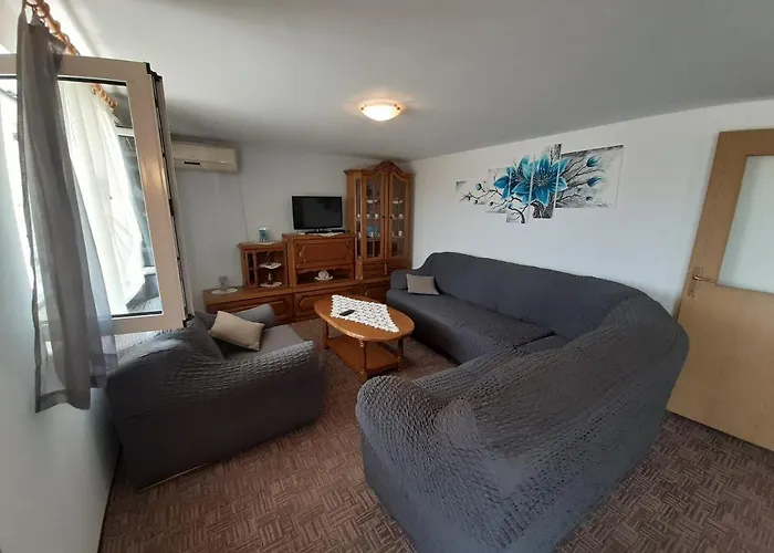 Apartments With Parking Space Vinisce, Trogir - 6117 Apartman *