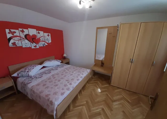 Apartments With Parking Space Vinisce, Trogir - 6117