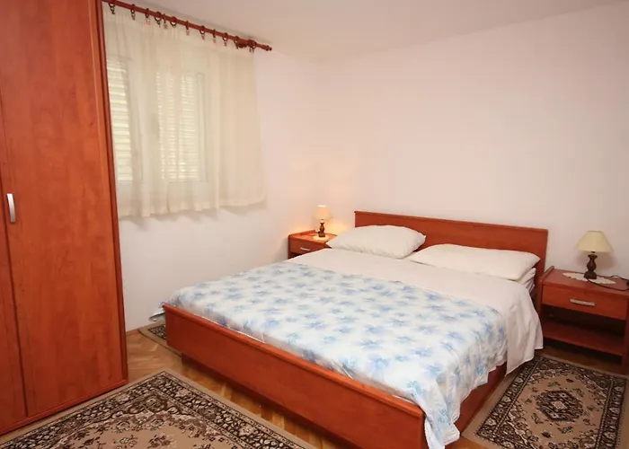 Apartments With Parking Space Vinisce, Trogir - 6117 Apartman *
